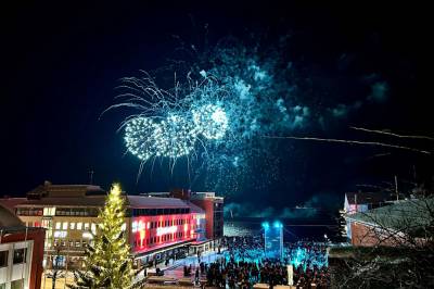 width=device-width, initial-scale=1