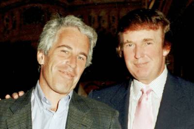 Omtaler Trump: Etterlyser  titalls dokumenter