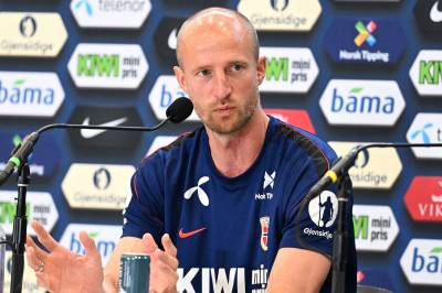 Brede Hangeland møter pressen før kampen mot Wales