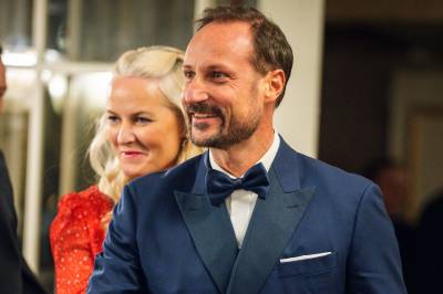 Kronprinsen drar alene på Nobelbanketten