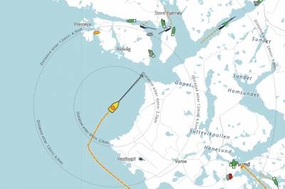 Lastefartøy tar inn vann – redningsaksjon pågår