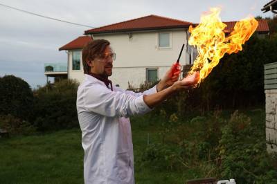 Brynjar mister jobben. Nå starter han for seg selv