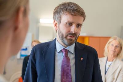Helse­ministeren krev effek­tivisering på sjukehusa - utan fleire midlar