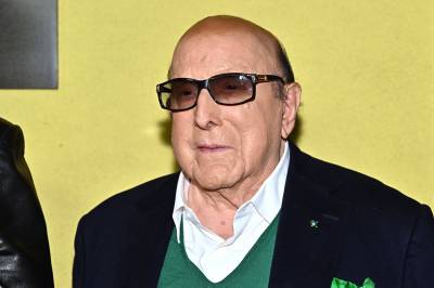 Clive Davis er død