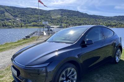Tesla topper listene – kjører fra konkurrentene