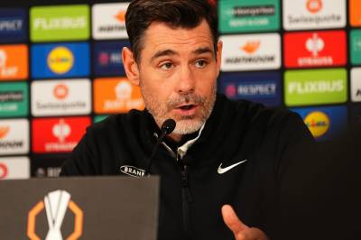 Tribunebråket: Ba spillerne forlate banen