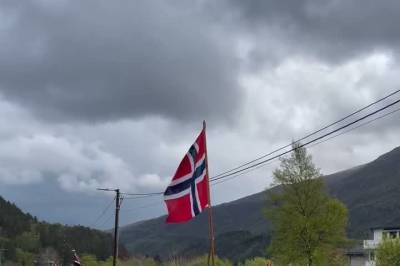 Høylytt folketog på Lone