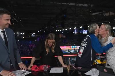 Må ut av studioet: – Kan du ta over?