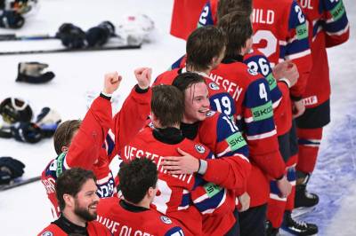 Kronprinsen hyller hockey-bragd