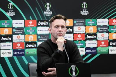 Fotballtreneren Ronny Deila bekrefter at han etterforskes for seksuell trakassering