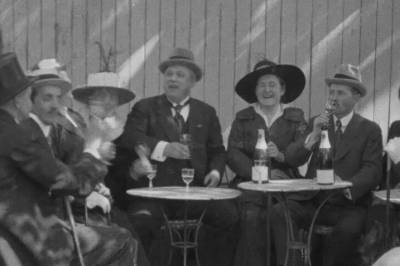 Ikke en bunad i sikte. Se hvordan de feiret 17. mai for 100 år siden
