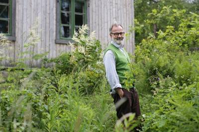 Han gjør en gammel fritidsbolig om til helårsbolig: – Vi må lære oss at det ikke er farlig å ha 18 grader i stuen