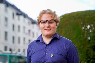 Passtrøbbel for Bondevik: – Vi gjemte han under bussetet