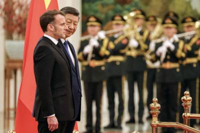 Macron oppfordrer Xi til å bidra til å få slutt på krigen i Ukraina