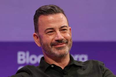 Jimmy Kimmel forlenget kontrakt etter kontroversielle kommentarer
