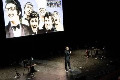 Flere hundre så «Monty Python»-stjernen: – En legende