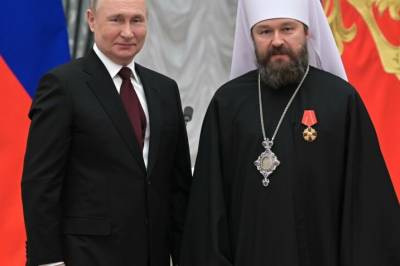 Stanset russisk prest - Kreml raser