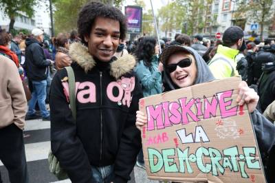Protestene i Paris: – Hvilket land sender spesialstyrker inn mot sitt eget folk?
