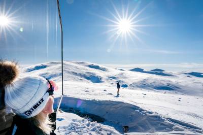 Uvær preger påskestarten: Varsler storm, skredfare og krevende reisevær