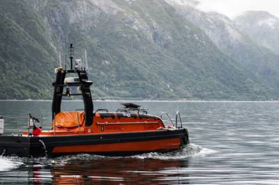 Selvkjørende fartøy på tokt langs kysten