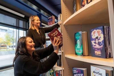 Én av tre ungdommer sliter med lesing: – Det har aldri vært så kjedelig å være ungdomsbibliotekar