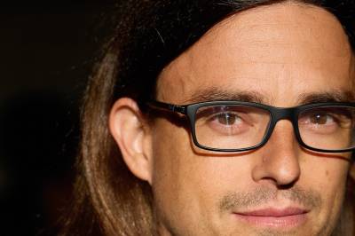 Nevroforskeren sto ansikt til ansikt med døden – og hevder tre skikkelser ventet på han. Nå forsker han på om det finnes et liv etter døden.