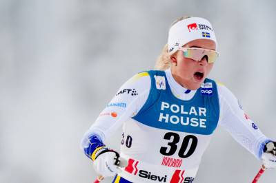 Frida Karlsson mot seier i Ruka – Heidi Weng på pallen