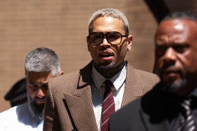 Chris Brown nekter straffskyld for flaskeangrep i London