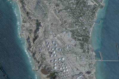 Den iranske øya er blitt spart enn så lenge. USA balanserer på en stram line, mener analytiker.