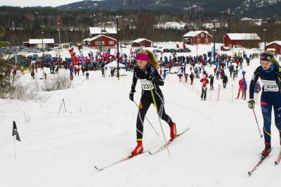 Unge på ski: – Ingen smurde skia sine sjølve