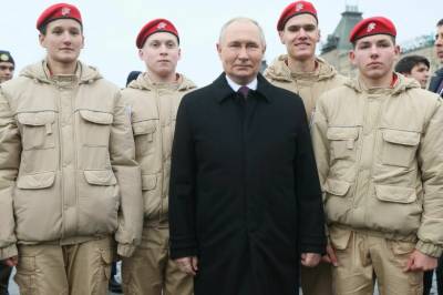 Sendes på treningsleir for å bli krigsinfluensere