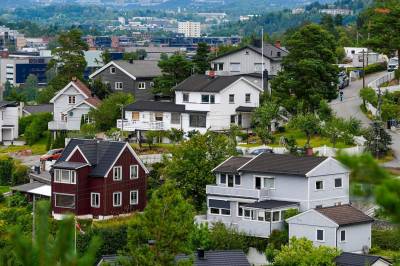 Fire av fem eneboliger solgt under prisantydning