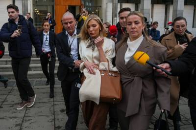 Nora var alene med kron­prins­paret og skal gråtende ha tryg­let dem om å hjelpe ham