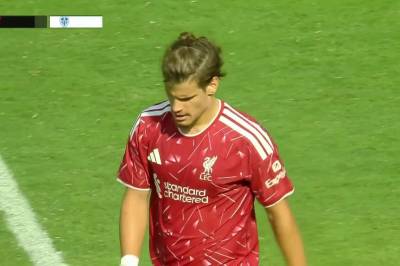 Brenden Aaronson setter 1-2 mot Liverpool