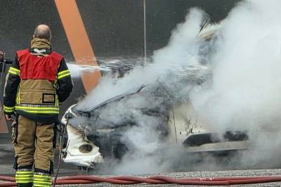 Bil ble totalskadd i brann: – Ingen er skadet