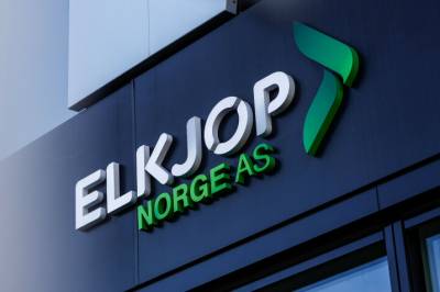 Advarer: - Penger ut av vinduet