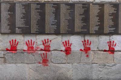 Kobler blodig Holocaust-vandalisme i Paris til Putins agenter