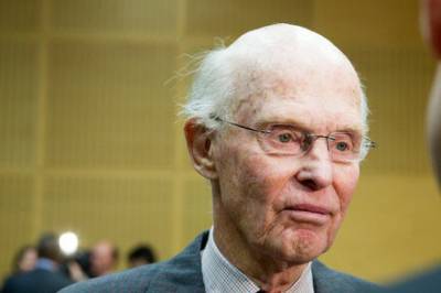Fred. Olsen (97) går av som styreleder 