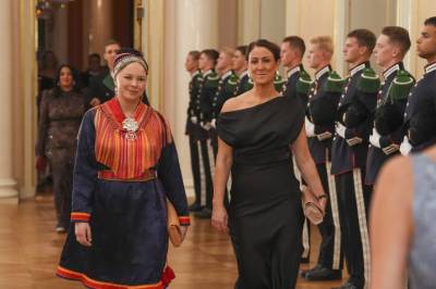 Svarer på kjolekritikken: - Følte meg fin