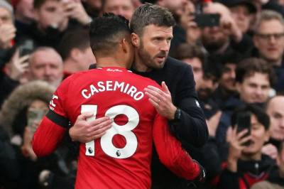 Tottenham-kapteinen blei vist raudt kort då Manchester United tok sin fjerde strake sige