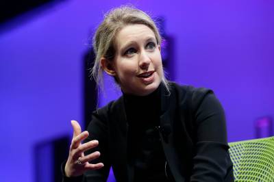 Svindeldømte Elizabeth Holmes ber Trump om benådning