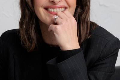 Derfor går Pia Tjelta i dress nå