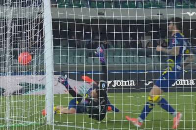 Se høydepunktene: Klønete selvmål sikret viktig seier for Lazio