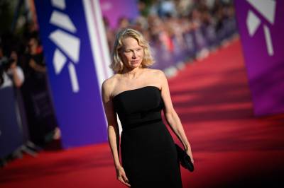 Pamela Anderson: Åpner opp om sin finske familie