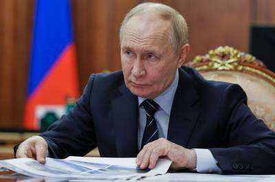 Putin slakter sparegrisen: Pengebingen fordufter