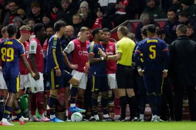 Arsenals ligacupkamp midlertidig stoppet på grunn av drone
