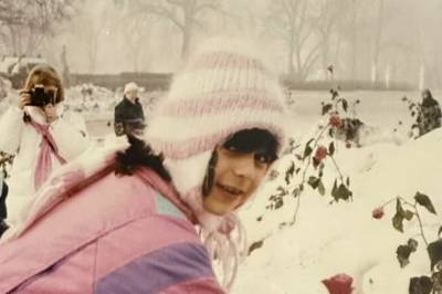 Tegnet kongen i 1991 – nå er hun tilbake med datteren