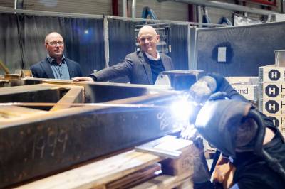 Har bygget milliardverdier – stiller ett krav til barna: – Da blir det en alvorlig prat på kammerset