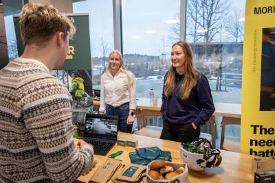 Kjemper om disse studen­tene: – Veldig attraktiv og verdi­full erfa­ring