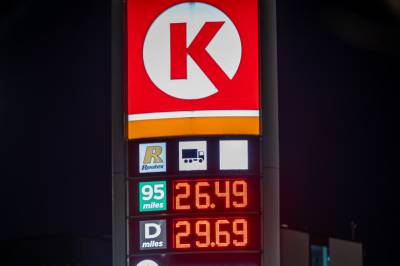 Rekordsterk prisoppgang på drivstoff i mars ga historisk prishopp